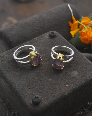 cadmanrock Ring Venus Ring in Amethyst with gold bezel